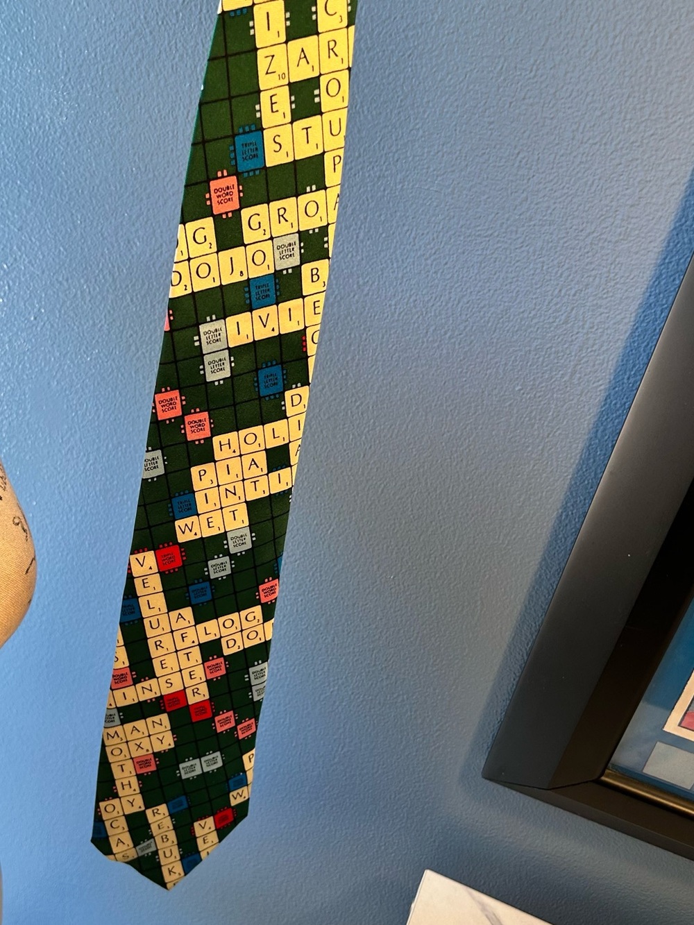 Maguificent Mouchoir 100% silk crosswords puzzle print tie